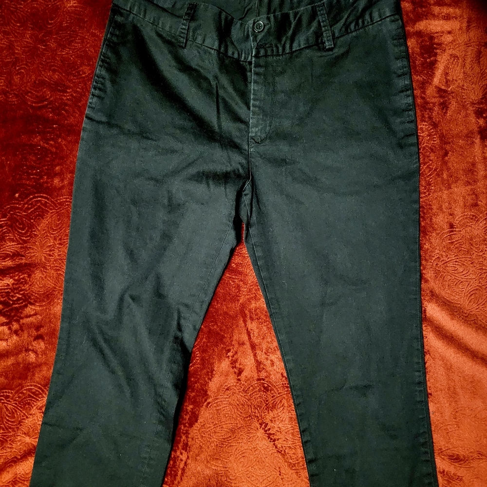 NWOT WOMENS BELLE CAPRIS BLACK SIZE 9